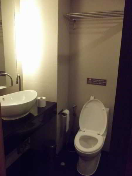 Q Hotel Bangkok Zewnętrze zdjęcie