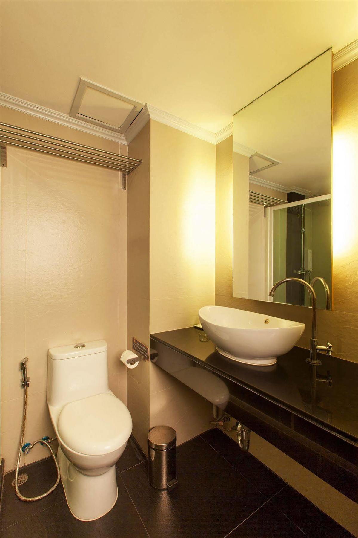 Q Hotel Bangkok Zewnętrze zdjęcie